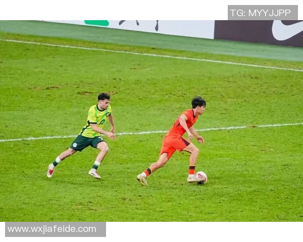 足球明星握手瞬间高清图集展现友谊与竞技精神的完美结合