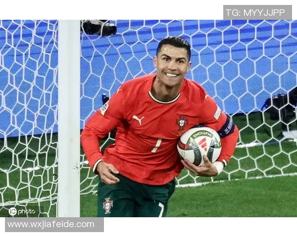 罗纳尔多引领葡萄牙国家队勇夺欧洲冠军展现传奇风采 罗纳尔多引领葡萄牙国家队勇夺欧洲冠军展现传奇风采