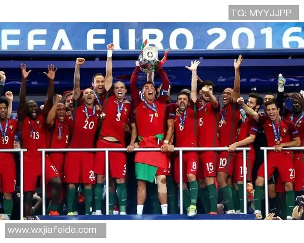 西字足球明星的传奇人生与赛场风采揭秘